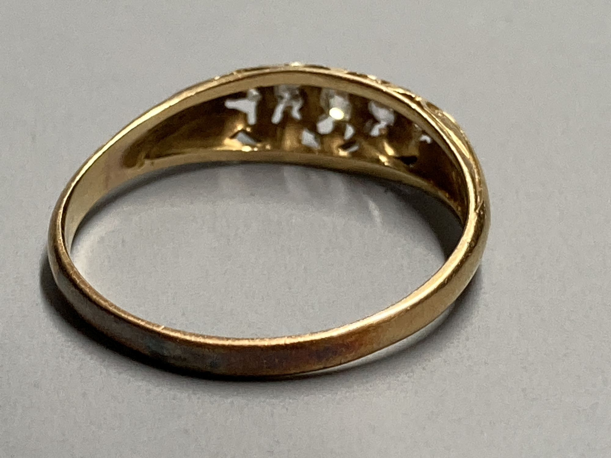 An early 20th century 18ct gold and graduated five stone diamond ring, size O, gross 2.1 grams.